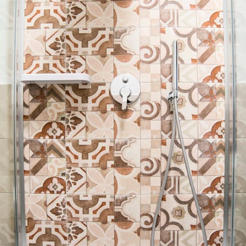 The ornate shower tiles