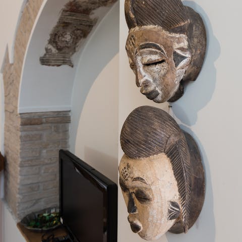 The hanging mask