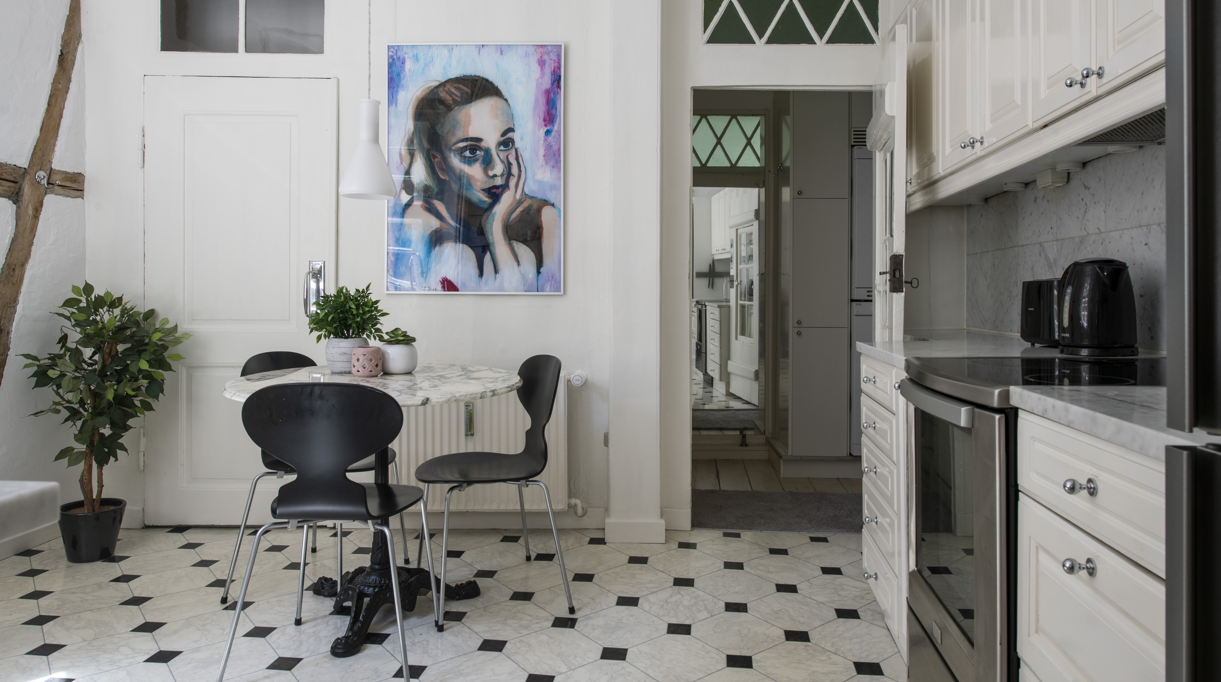 The Floor Artist