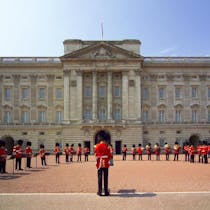 Walk to Buckingham Palace