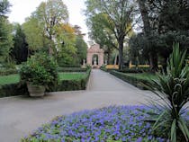 Relax in the Gherardesca gardens