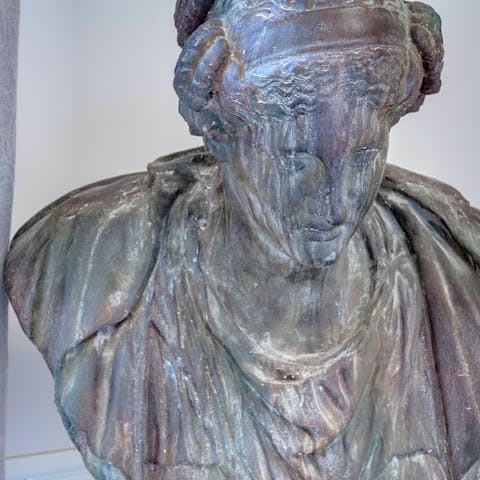 A bust of David