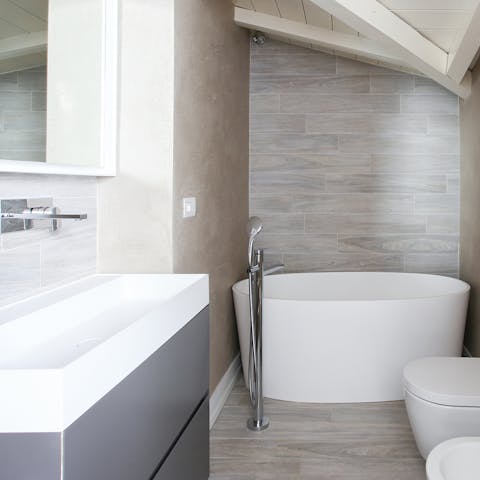 The sleek bathroom upstairs
