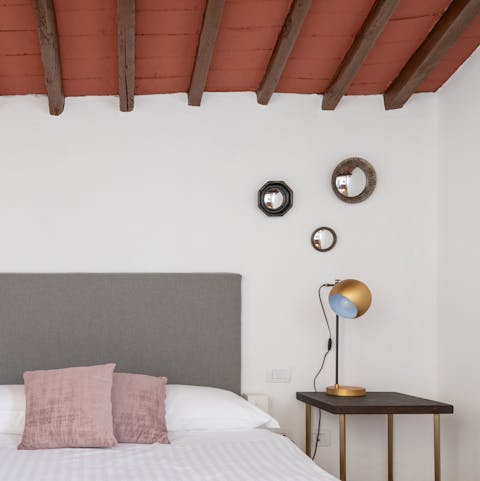 The traditional beamed ceiling