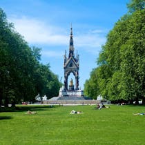 Stroll around Hyde Park