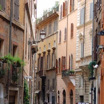 Enjoy the charm of the old Rome at Via del Governo Vecchio