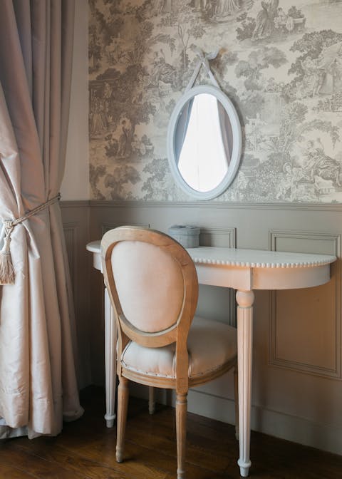 The boudoir-style dressing table