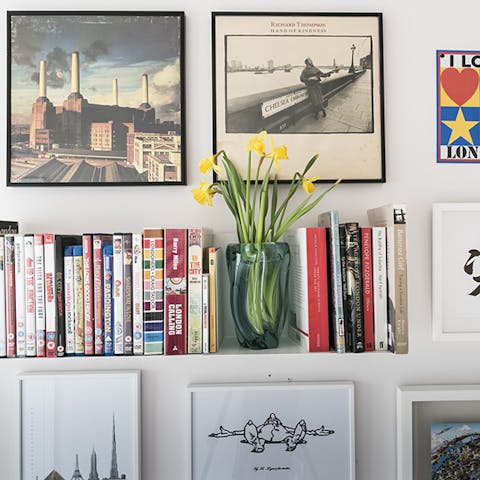 Browsing the Battersea Themed Art