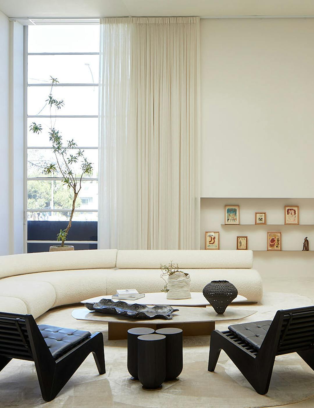 Luxurious white living room